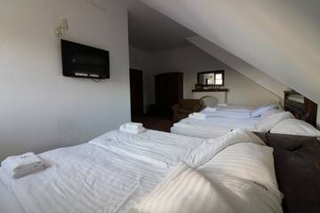 Фото номера Семейный номер Отель Hotel Marzanna г. Niedrzwica Kościelna 2